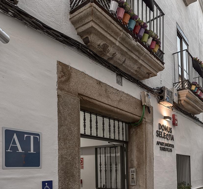 Apartamentos Turisticos Domus Seleqtia Plaza Mayor Caces Exteriér fotografie